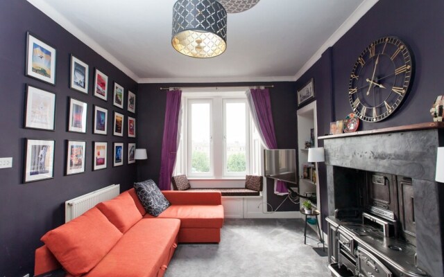 Stylish 1BR Tenement in City Centre for 4