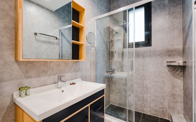 Sanders Home Suites - Cheerful Downtown Studio