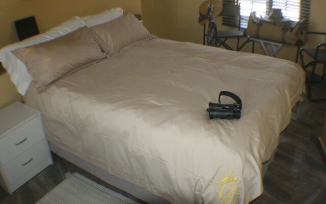 Distinctly Africa - Manyeleti