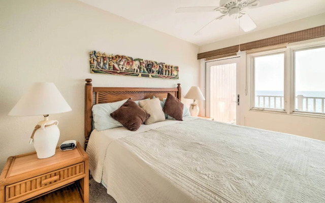 Oceanfront Kailua-kona Townhome w/ Pool & Views!