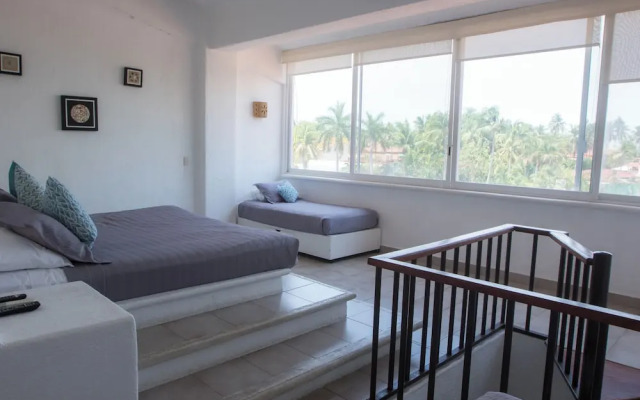Apt. with Jacuzzi Ixt. Zihuatanejo 3 BR