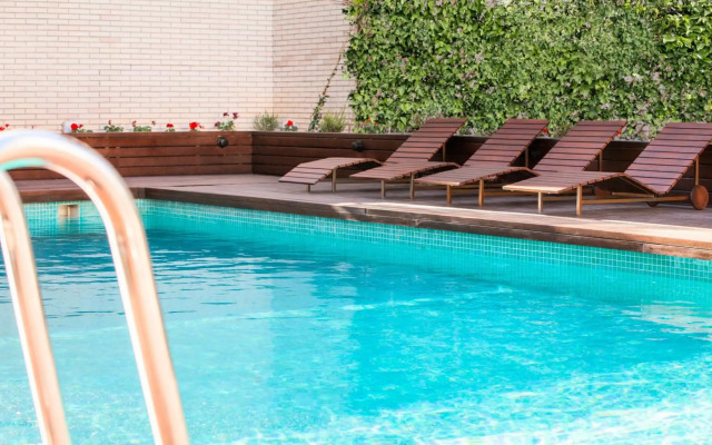 Hotel ILUNION Valencia 4