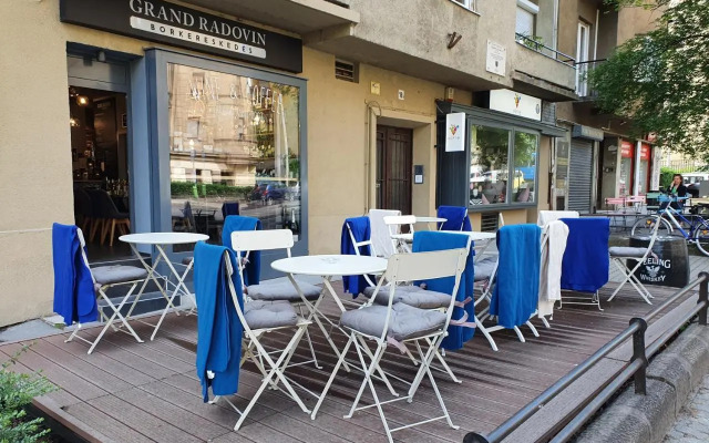 BöSIX Apartman