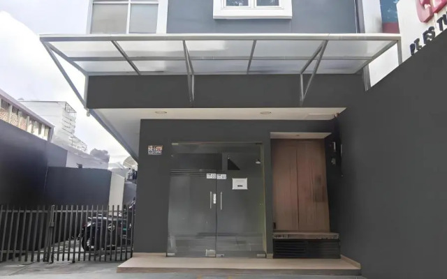 RedDoorz Plus @ Cideng Timur