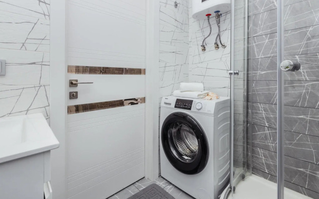 Orange Apart Alpine Quarter