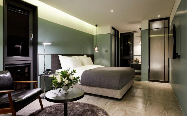 9 Brick Hotel