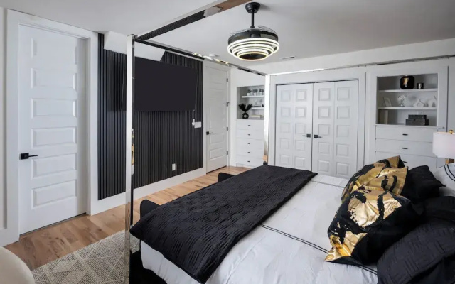 NEW Luxury Home With Rooftop Heated Pool