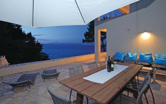 Stunning Home in Prigradica With Jacuzzi, Wifi and 8 Bedrooms