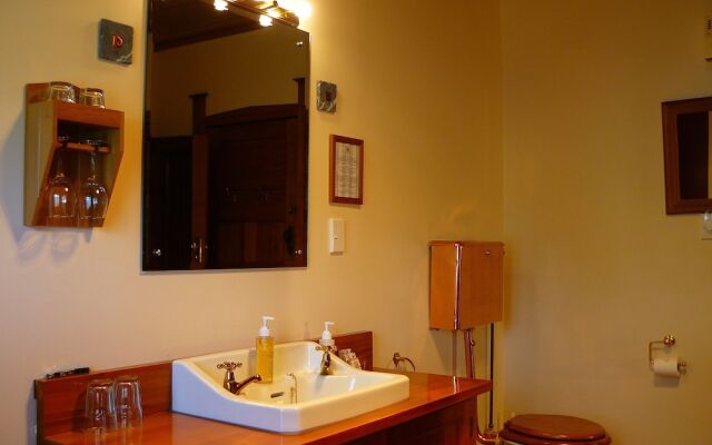 Holly Homestead B&B