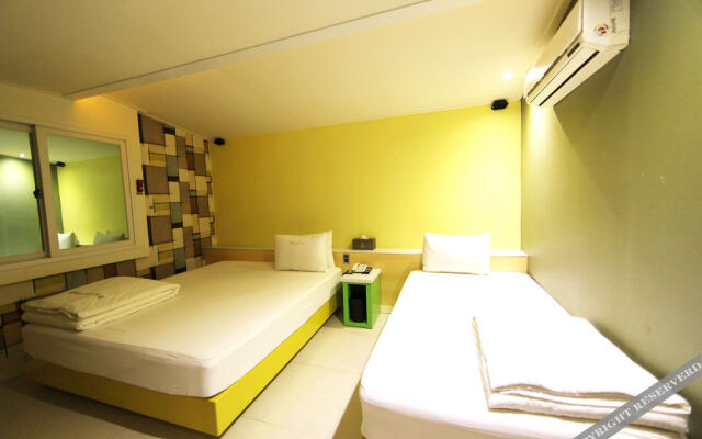 V Hotel