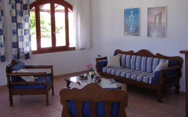 Romanzza Studios