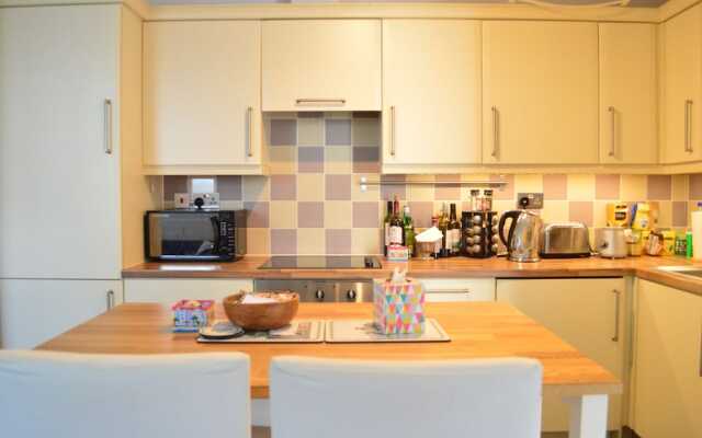 Apartment near London Bridge