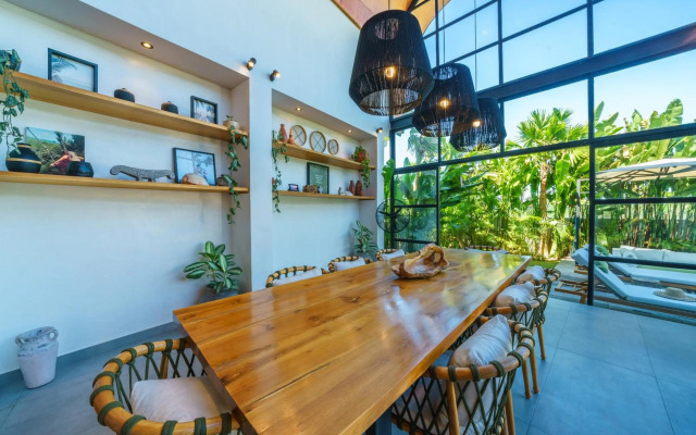 Villa Mango 3 - Amazing 4-bdr Villa in Berawa ! PERFECT LOCATION !