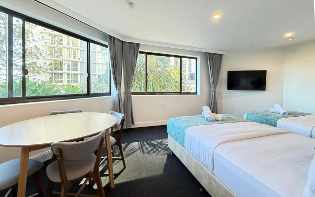 Tiki Hotel Surfers Paradise