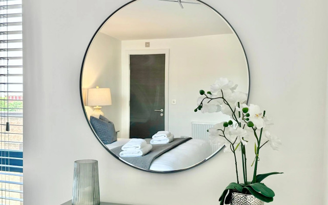 Icona Luxury Apartment - Minster Views & Allocated parking