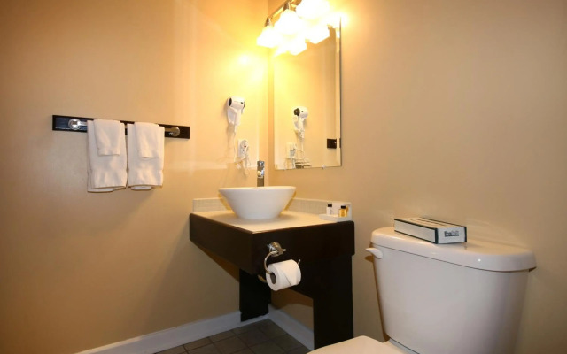 Grenfell Heritage Hotel & Suites