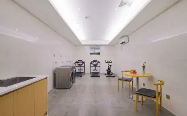 Vienna Hotel (Zhuji Station Baolong Plaza)