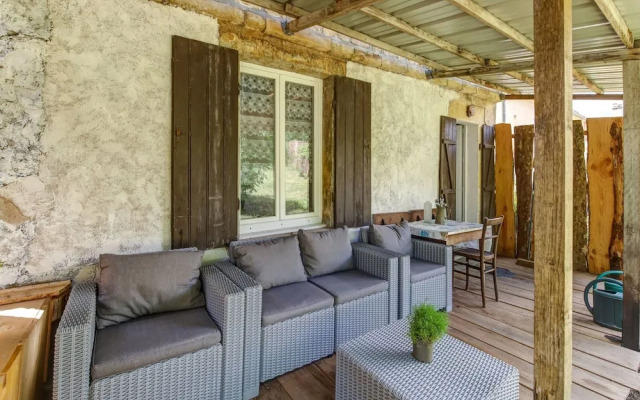 Traditional Holiday Home in Brinon sur Beuvron