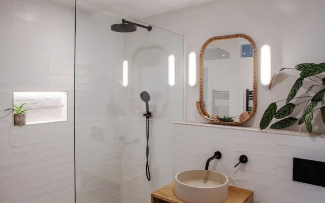 2-bed Eco Friendly Home - Sleeps 4 - Parking