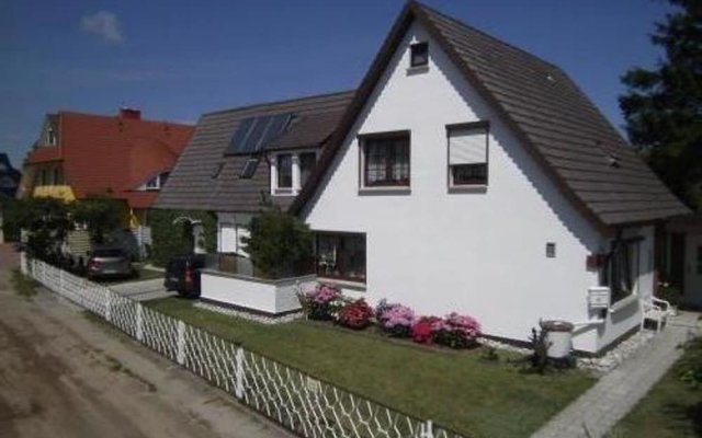 Apartment With 2 Rooms in Zingst, With Wonderful sea View and Furnishe