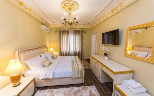 Empire Hotel