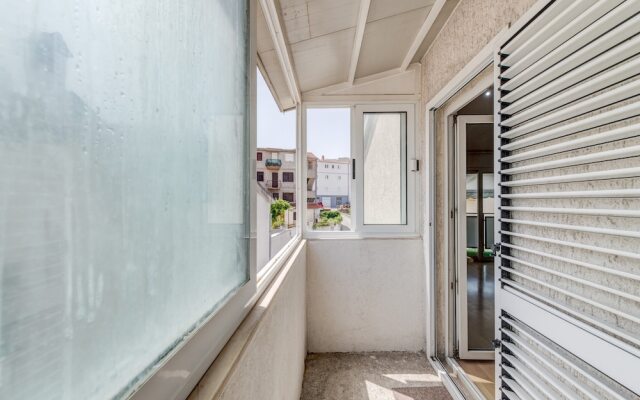 Spacious apartment Zvone with 3 balconies and parking