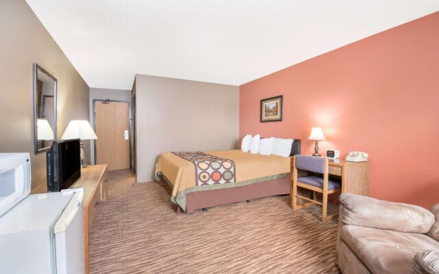 Super 8 by Wyndham Warroad