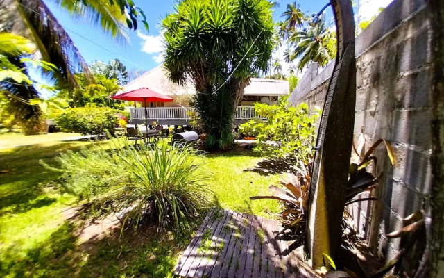 Tahiti - Fare Vainato Beach