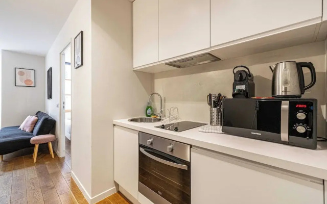 Magnificent Renovated 2 Room Apartment