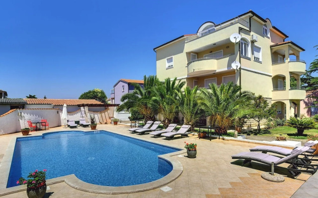 Boutique Apartment With Pool in Medulin