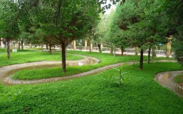 Dunhuang Golden Leaf Hotel