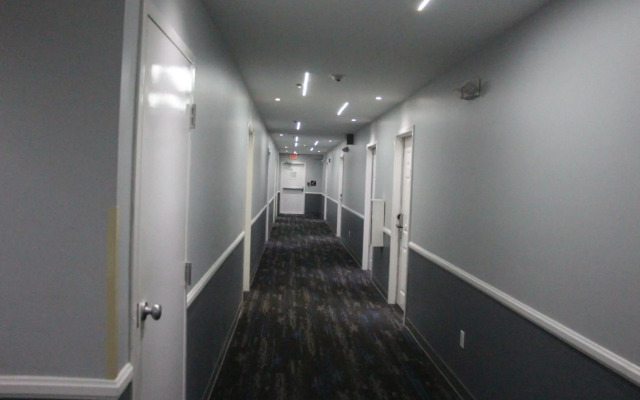 Douglas Inn And Suites