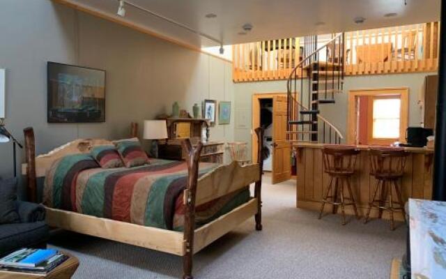 Abe's Spring Street Guest House