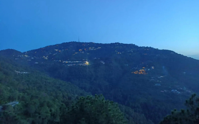 2 Bhk Serviced Apt I Pvt Open Terrace I Kasauli