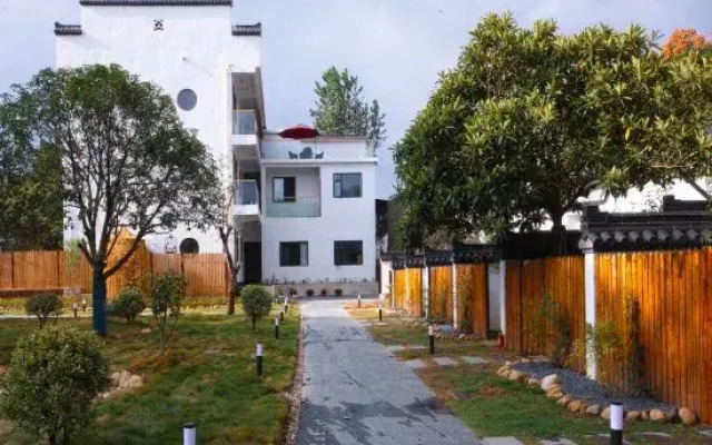 Weiduo Bieyuan Hostel