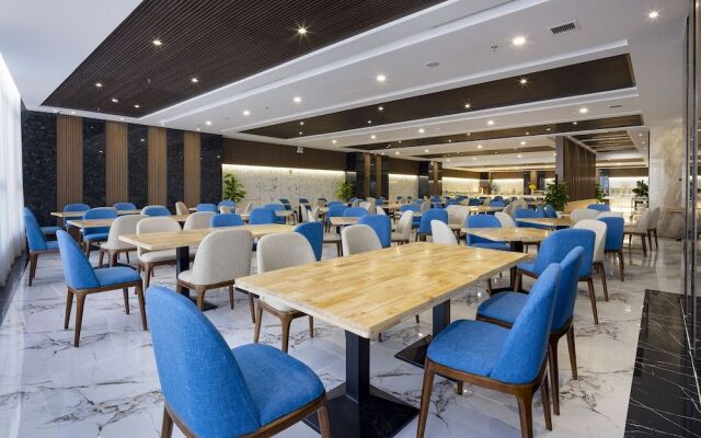 Miracle Luxury Hotel