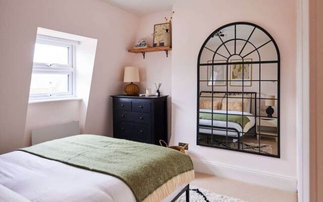 The North Notting Hill Crib Bright 1bdr Flat