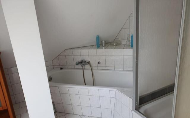 Attic Oelsnitz am Hegebach mit Netflix und Parkplatz Self Check-in