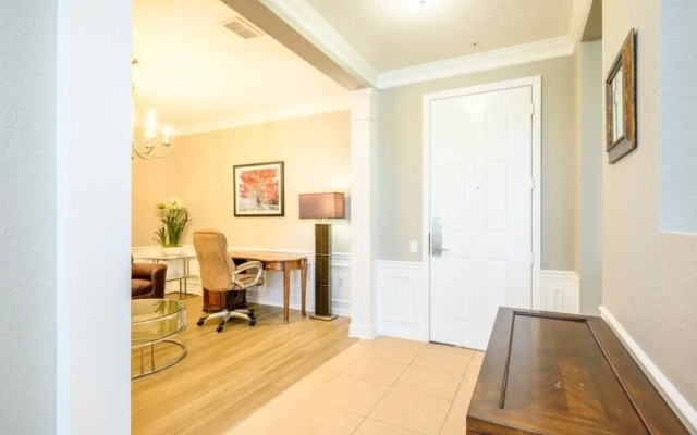 3 Bedroom Premium Lakeview Condo-1012