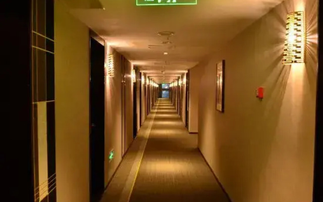 Homeinn Plus Hotel (Donghai Pedestrian Street Railway Station)