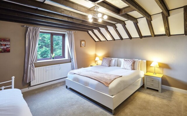 Host Stay Larpool Mews Holiday Home