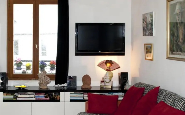 Cozy Montmartre Studio
