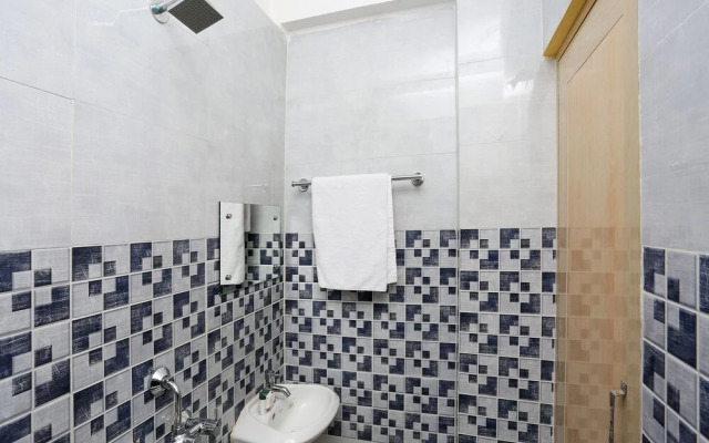 OYO 9842 Hotel Shibani & Suhani