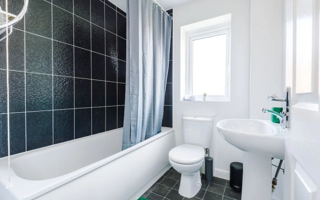 5 Bed House Manchester by MCR Dens