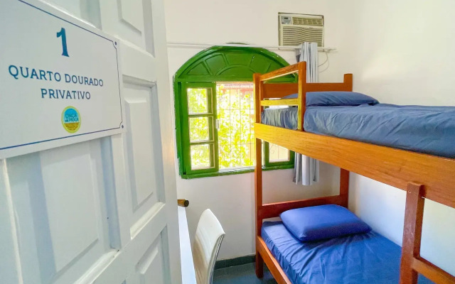 Onça da Praia Hostel
