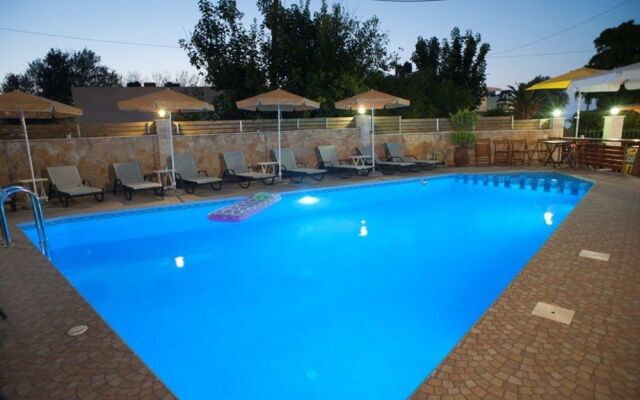 Nikolas Suites