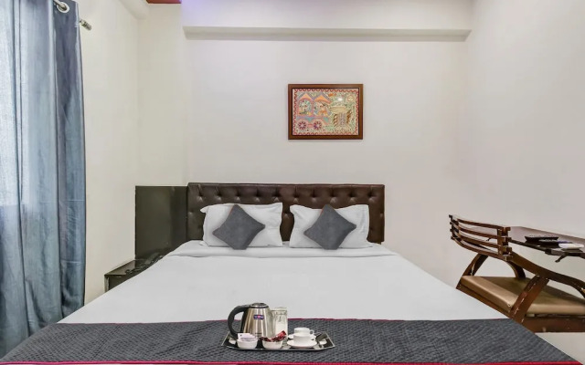 OYO 22425 Hotel Honey Cruise