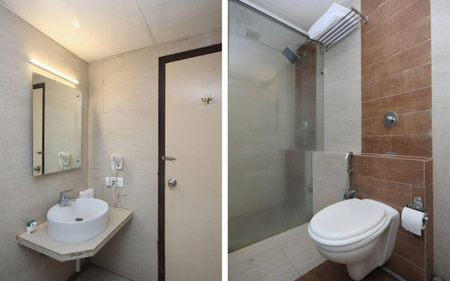 OYO 316 Hotel Brigade Royale