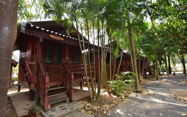 Petch Jed Sao Noi Resort