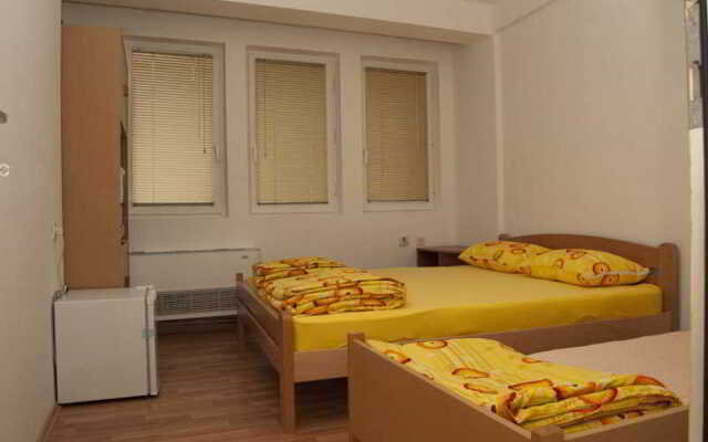 Lukanov Apartments & Guest Rooms